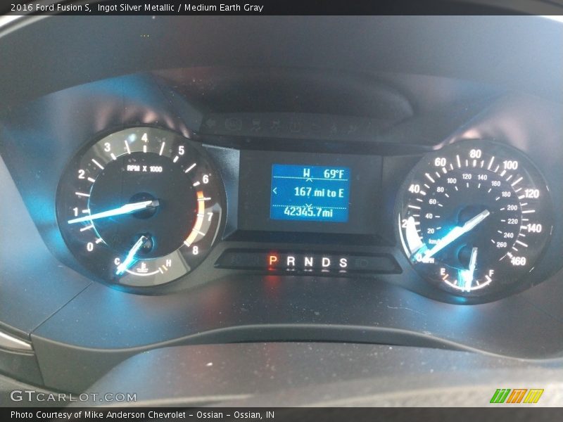 Ingot Silver Metallic / Medium Earth Gray 2016 Ford Fusion S