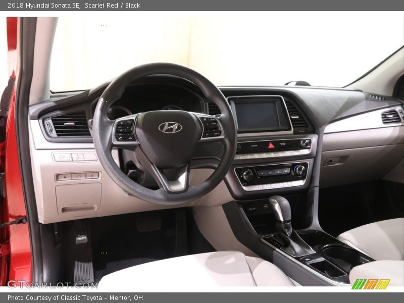 Scarlet Red / Black 2018 Hyundai Sonata SE