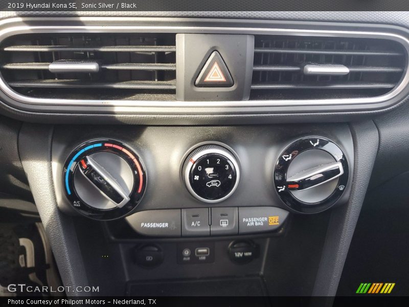 Sonic Silver / Black 2019 Hyundai Kona SE