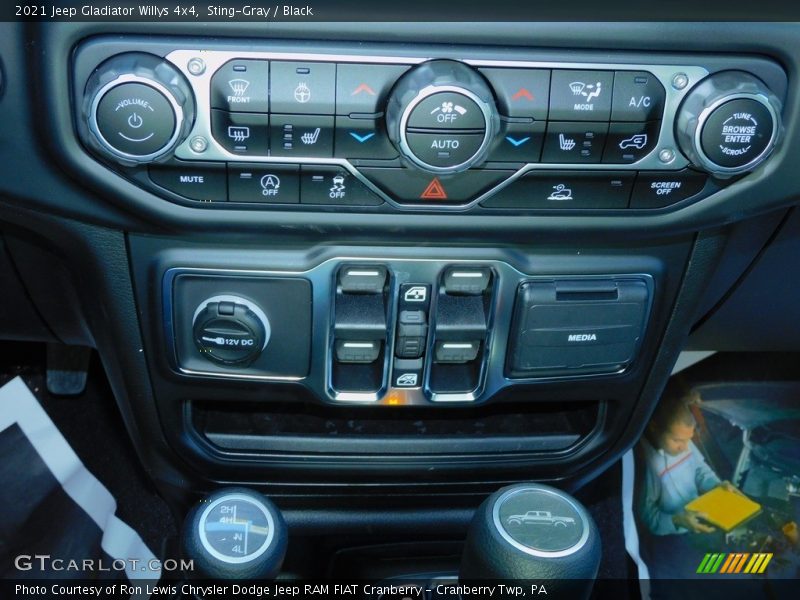 Sting-Gray / Black 2021 Jeep Gladiator Willys 4x4