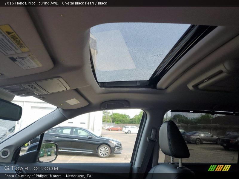 Sunroof of 2016 Pilot Touring AWD