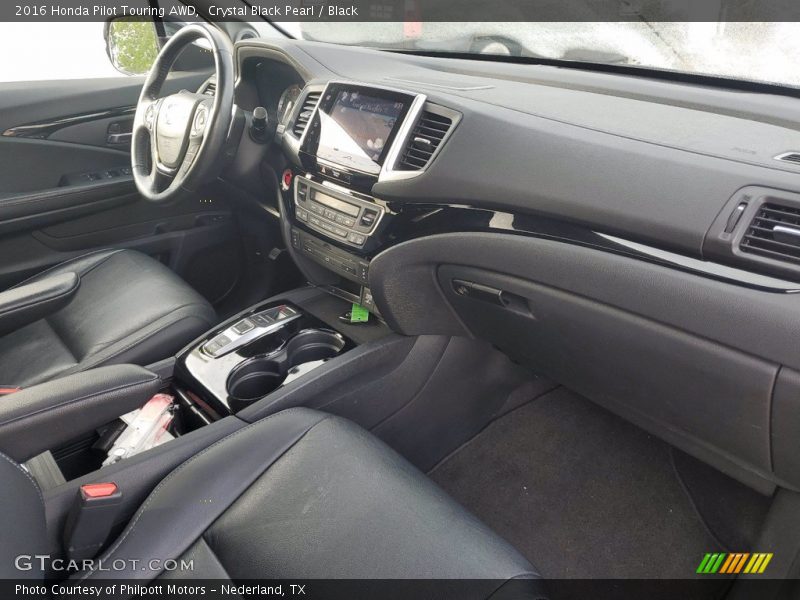 Dashboard of 2016 Pilot Touring AWD