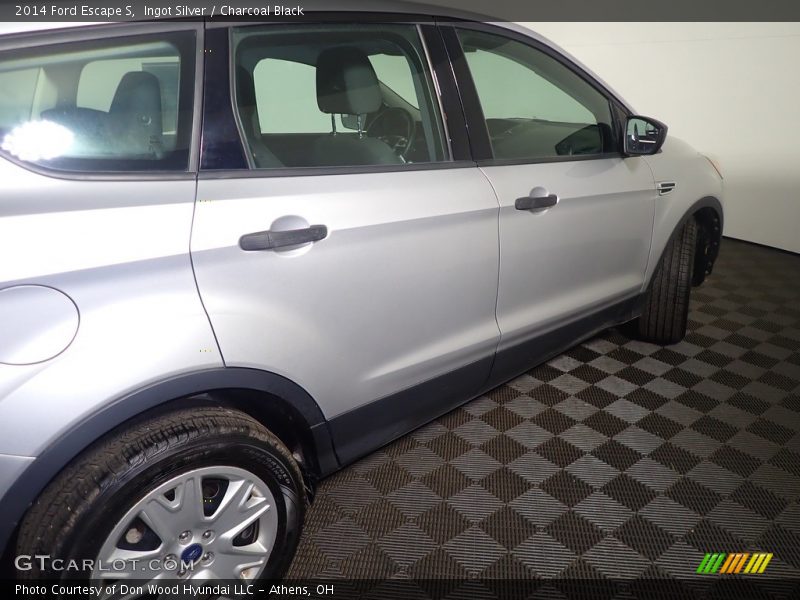 Ingot Silver / Charcoal Black 2014 Ford Escape S