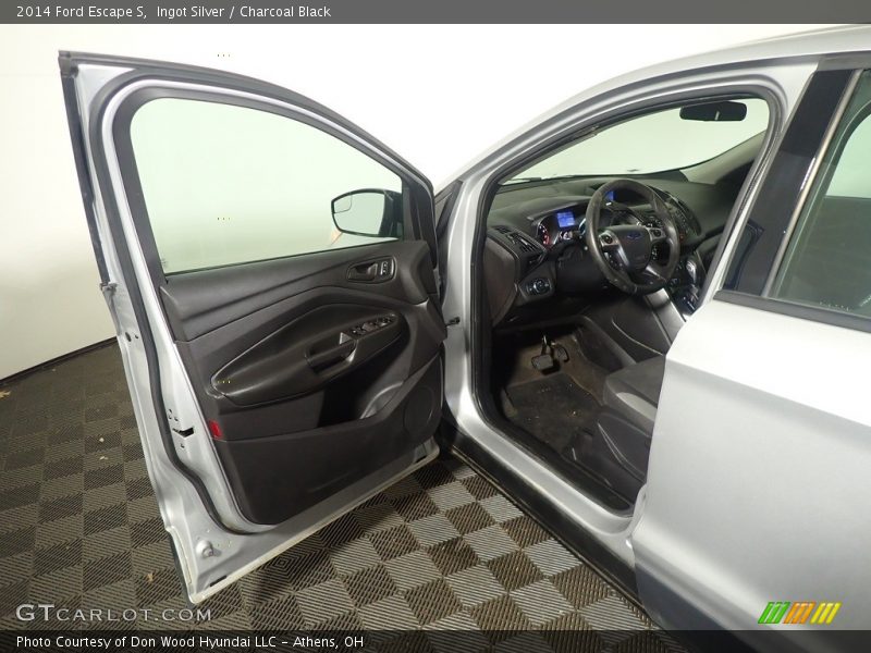 Ingot Silver / Charcoal Black 2014 Ford Escape S
