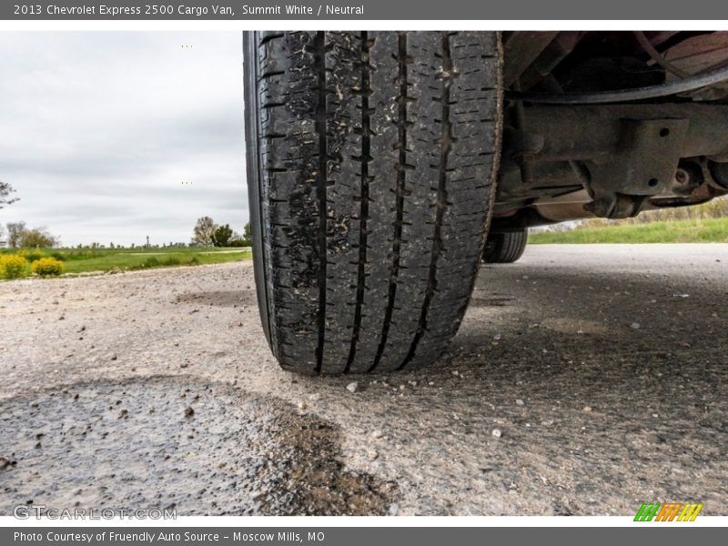 Summit White / Neutral 2013 Chevrolet Express 2500 Cargo Van