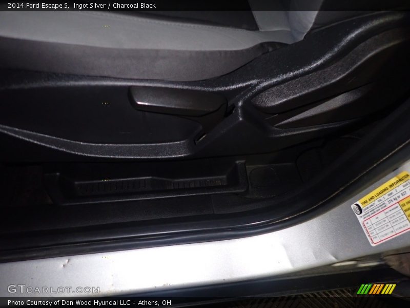 Ingot Silver / Charcoal Black 2014 Ford Escape S