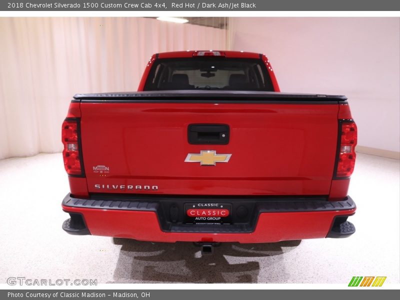 Red Hot / Dark Ash/Jet Black 2018 Chevrolet Silverado 1500 Custom Crew Cab 4x4