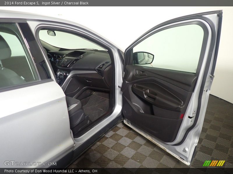 Ingot Silver / Charcoal Black 2014 Ford Escape S
