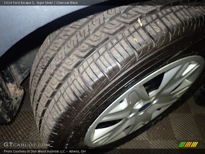 Ingot Silver / Charcoal Black 2014 Ford Escape S