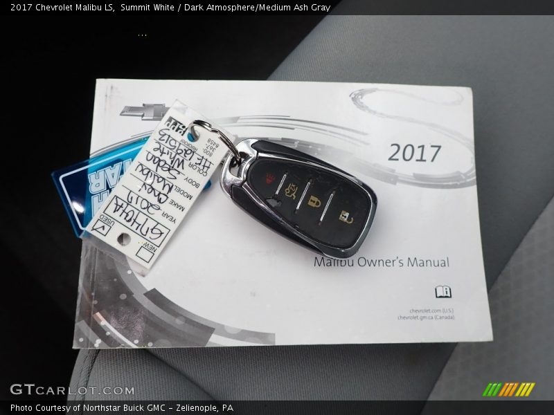 Summit White / Dark Atmosphere/Medium Ash Gray 2017 Chevrolet Malibu LS