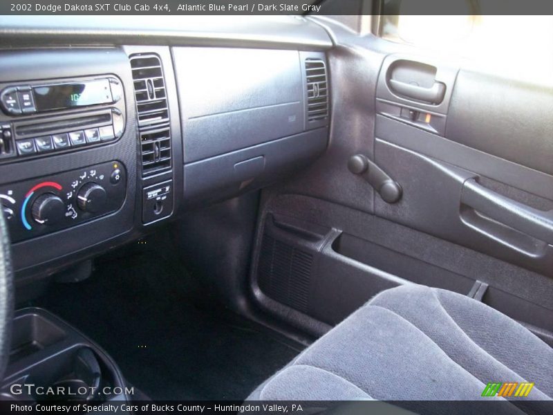 Atlantic Blue Pearl / Dark Slate Gray 2002 Dodge Dakota SXT Club Cab 4x4