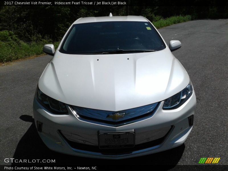 Iridescent Pearl Tricoat / Jet Black/Jet Black 2017 Chevrolet Volt Premier