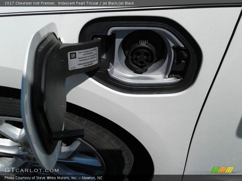 Iridescent Pearl Tricoat / Jet Black/Jet Black 2017 Chevrolet Volt Premier