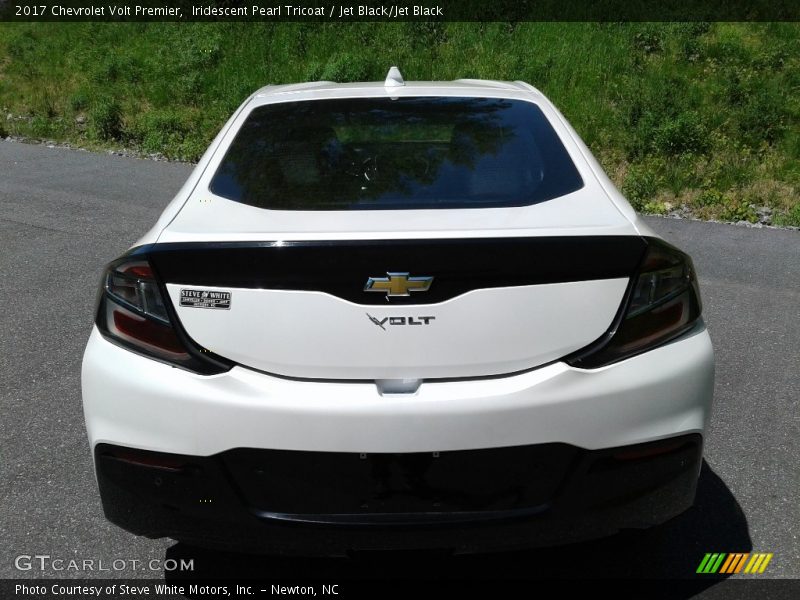 Iridescent Pearl Tricoat / Jet Black/Jet Black 2017 Chevrolet Volt Premier
