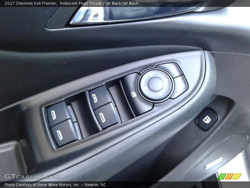 Iridescent Pearl Tricoat / Jet Black/Jet Black 2017 Chevrolet Volt Premier