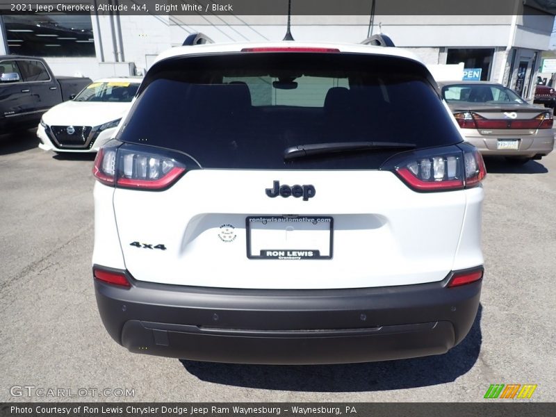 Bright White / Black 2021 Jeep Cherokee Altitude 4x4