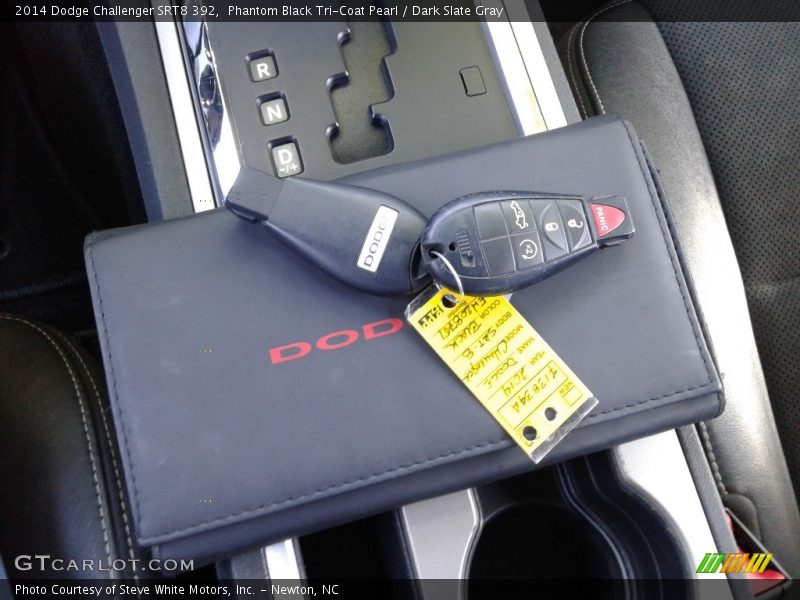 Keys of 2014 Challenger SRT8 392
