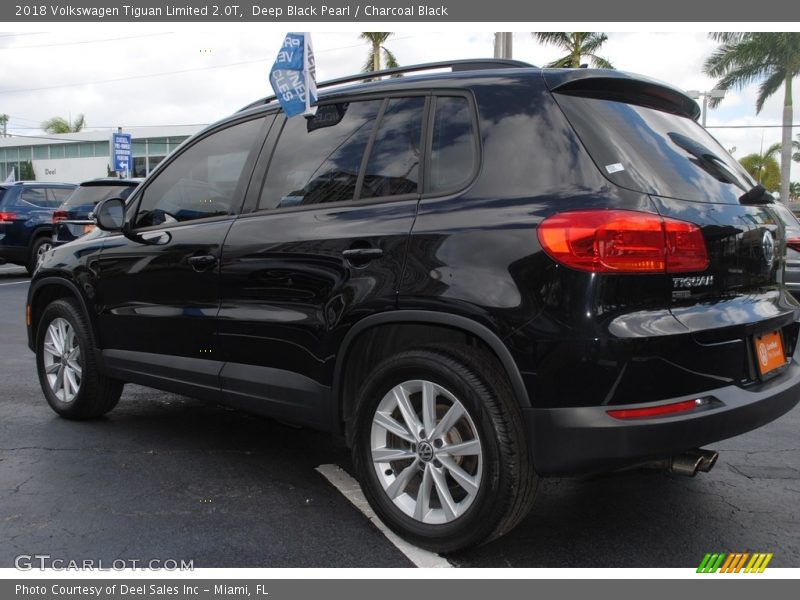Deep Black Pearl / Charcoal Black 2018 Volkswagen Tiguan Limited 2.0T