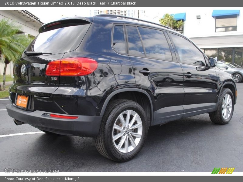Deep Black Pearl / Charcoal Black 2018 Volkswagen Tiguan Limited 2.0T