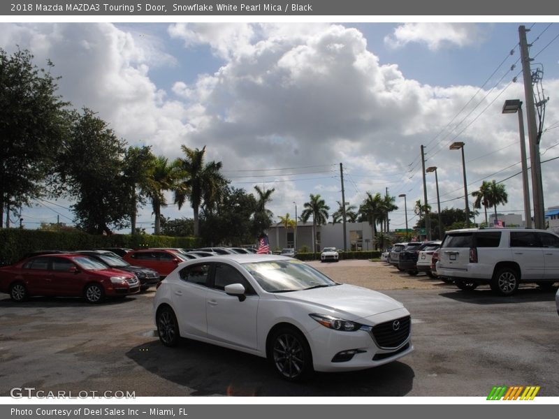Snowflake White Pearl Mica / Black 2018 Mazda MAZDA3 Touring 5 Door