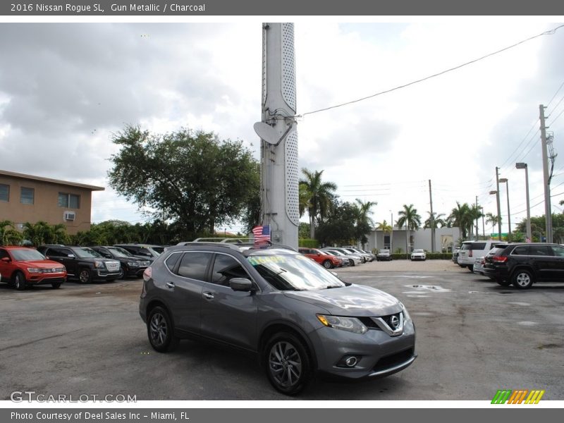 Gun Metallic / Charcoal 2016 Nissan Rogue SL