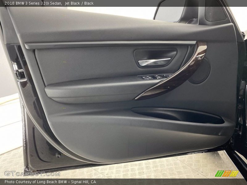 Jet Black / Black 2018 BMW 3 Series 320i Sedan