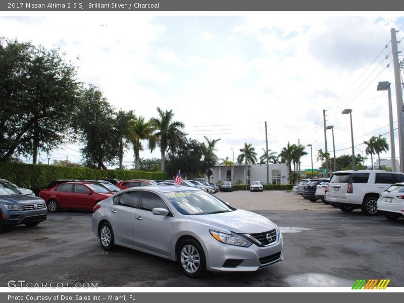 Brilliant Silver / Charcoal 2017 Nissan Altima 2.5 S