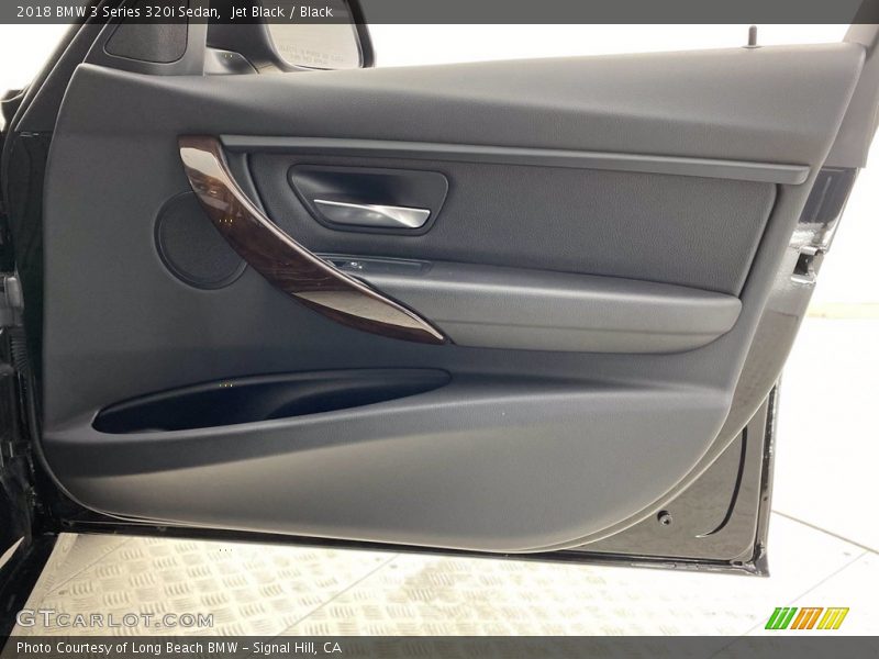 Jet Black / Black 2018 BMW 3 Series 320i Sedan