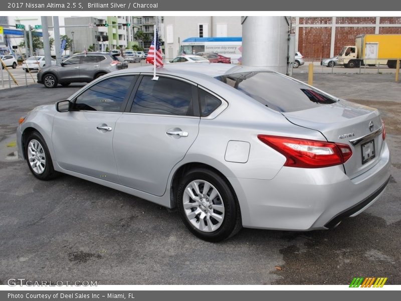Brilliant Silver / Charcoal 2017 Nissan Altima 2.5 S