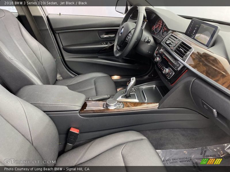 Jet Black / Black 2018 BMW 3 Series 320i Sedan