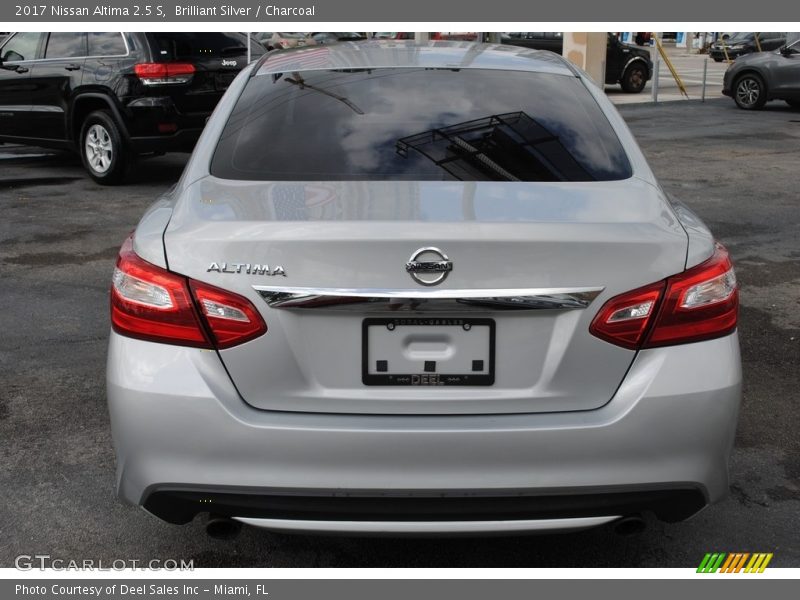 Brilliant Silver / Charcoal 2017 Nissan Altima 2.5 S