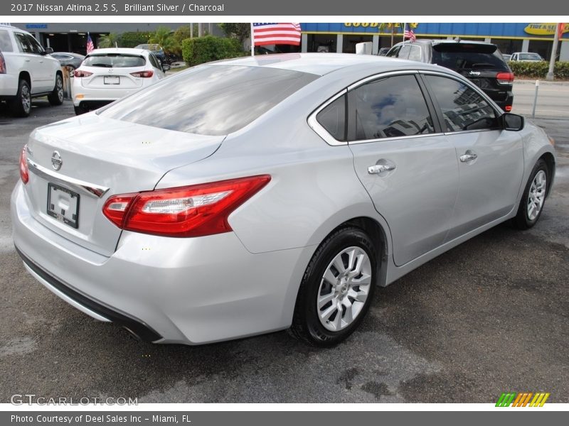 Brilliant Silver / Charcoal 2017 Nissan Altima 2.5 S