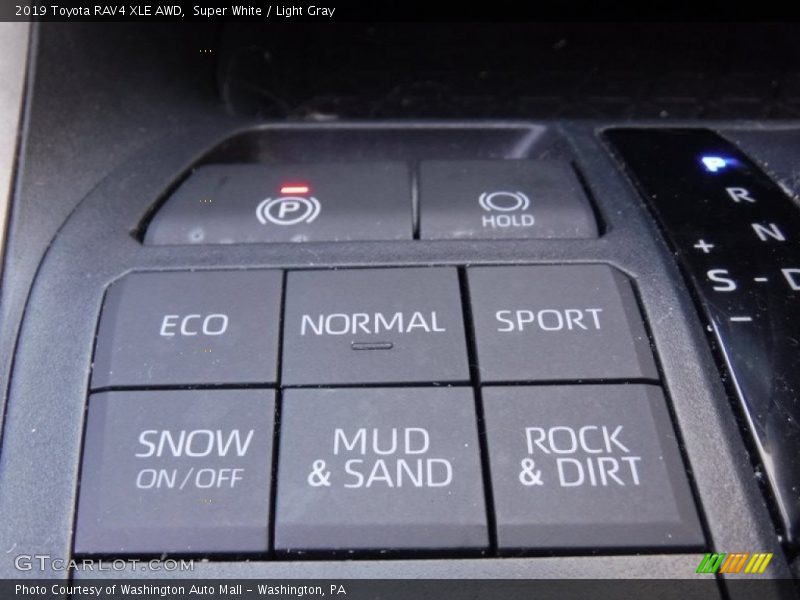 Super White / Light Gray 2019 Toyota RAV4 XLE AWD