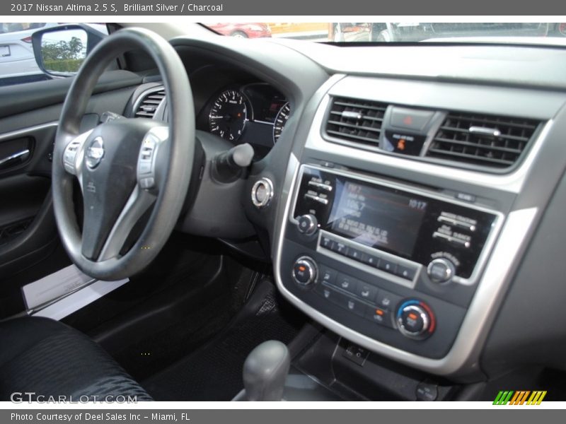 Brilliant Silver / Charcoal 2017 Nissan Altima 2.5 S