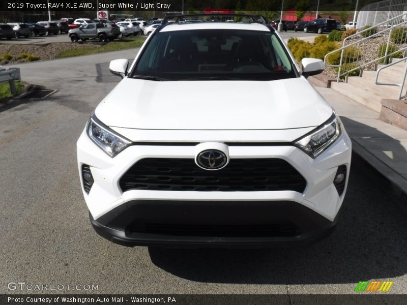 Super White / Light Gray 2019 Toyota RAV4 XLE AWD