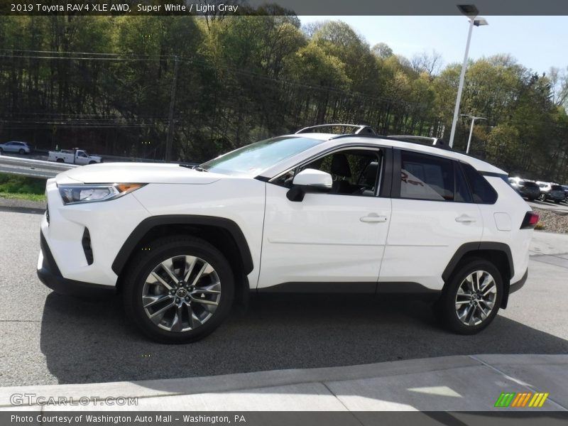 Super White / Light Gray 2019 Toyota RAV4 XLE AWD