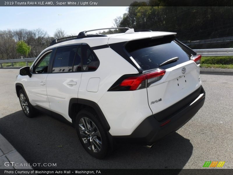 Super White / Light Gray 2019 Toyota RAV4 XLE AWD