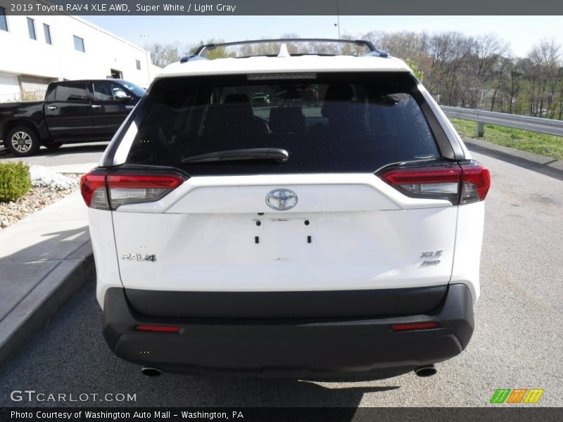 Super White / Light Gray 2019 Toyota RAV4 XLE AWD