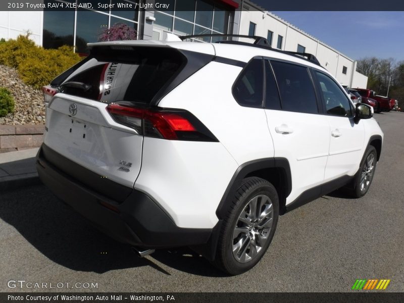 Super White / Light Gray 2019 Toyota RAV4 XLE AWD