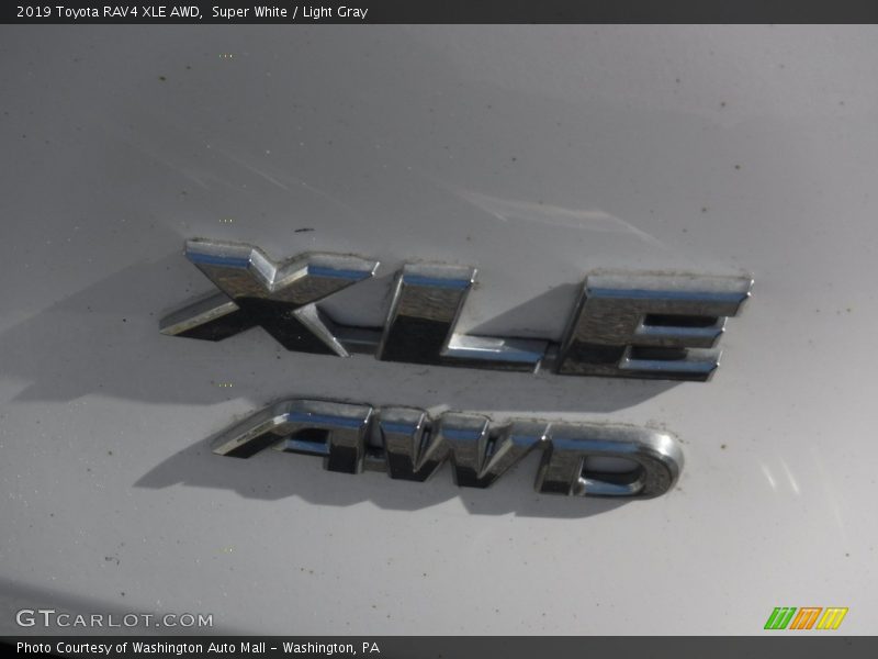 Super White / Light Gray 2019 Toyota RAV4 XLE AWD