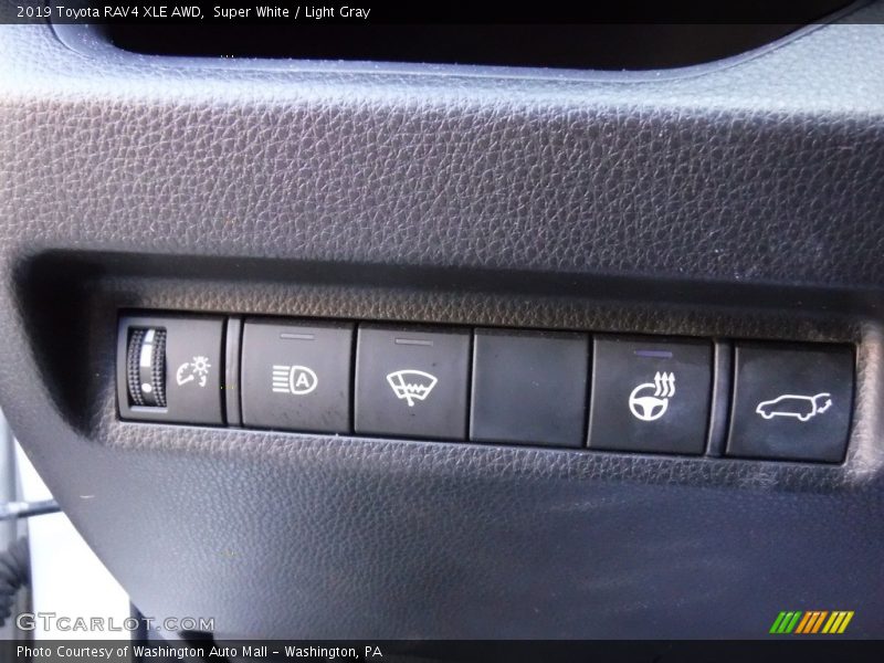 Super White / Light Gray 2019 Toyota RAV4 XLE AWD