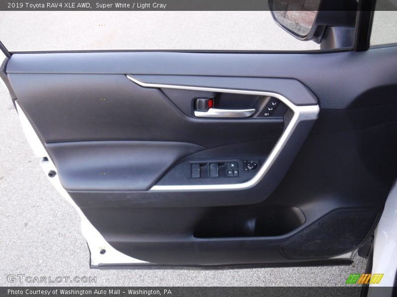 Super White / Light Gray 2019 Toyota RAV4 XLE AWD