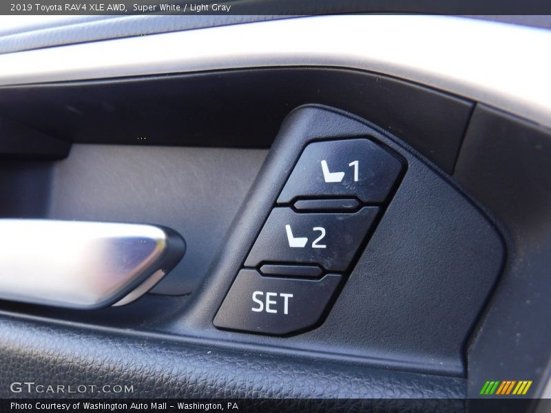 Super White / Light Gray 2019 Toyota RAV4 XLE AWD