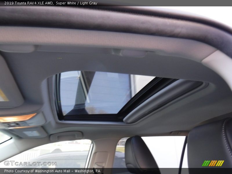 Super White / Light Gray 2019 Toyota RAV4 XLE AWD