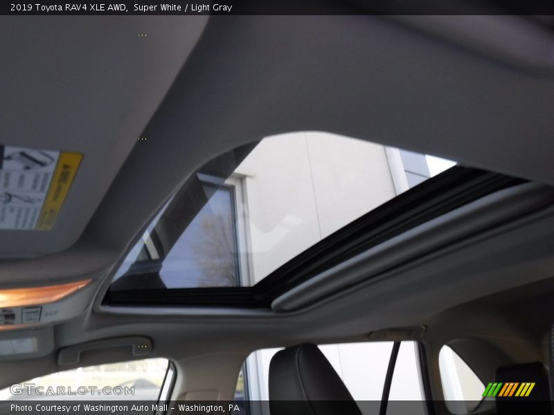 Super White / Light Gray 2019 Toyota RAV4 XLE AWD