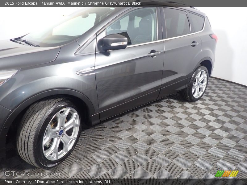 Magnetic / Chromite Gray/Charcoal Black 2019 Ford Escape Titanium 4WD