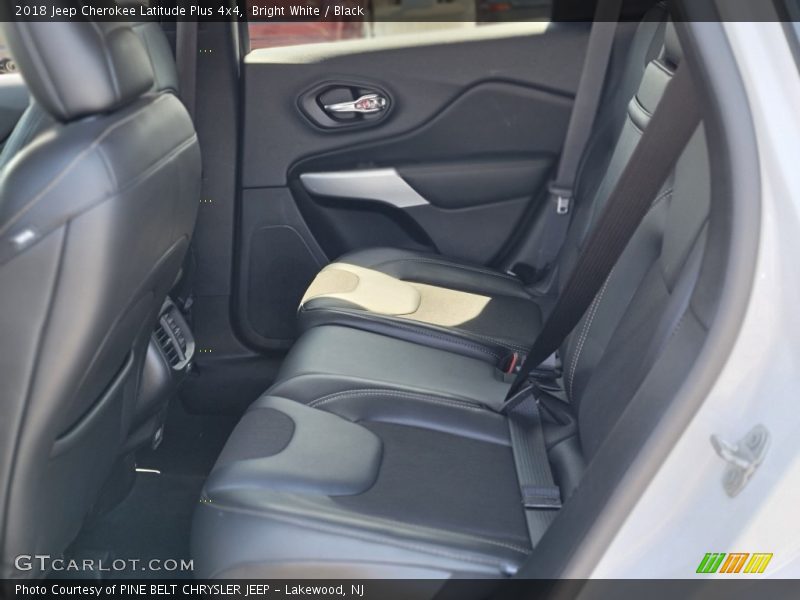 Bright White / Black 2018 Jeep Cherokee Latitude Plus 4x4