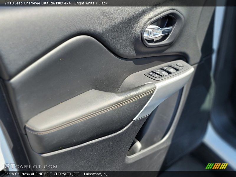Bright White / Black 2018 Jeep Cherokee Latitude Plus 4x4