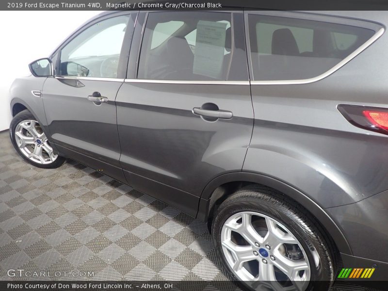 Magnetic / Chromite Gray/Charcoal Black 2019 Ford Escape Titanium 4WD