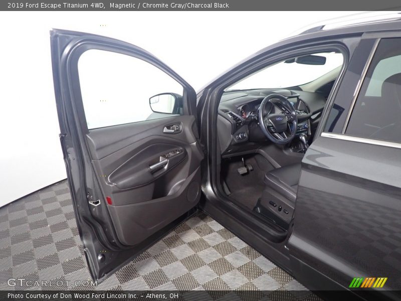 Magnetic / Chromite Gray/Charcoal Black 2019 Ford Escape Titanium 4WD
